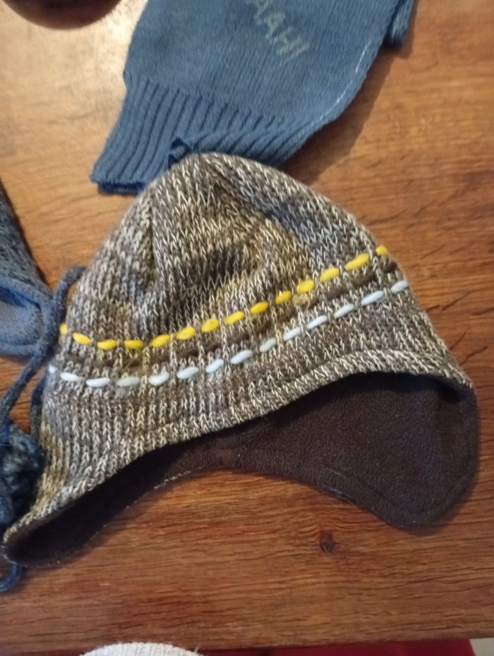 Lot bonnet écharpe moufle taille 12/24 mois - photo numéro 3