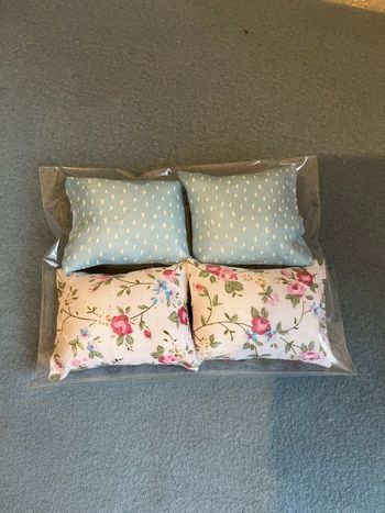 Lot 4 coussins pour barbie Neuf