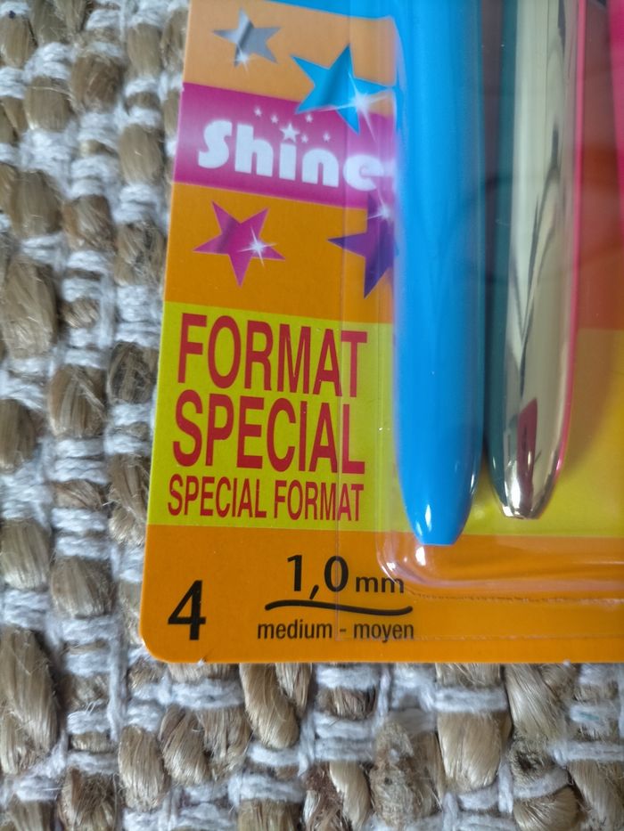 Lot 4 stylos de 4 couleurs Bic - photo numéro 2