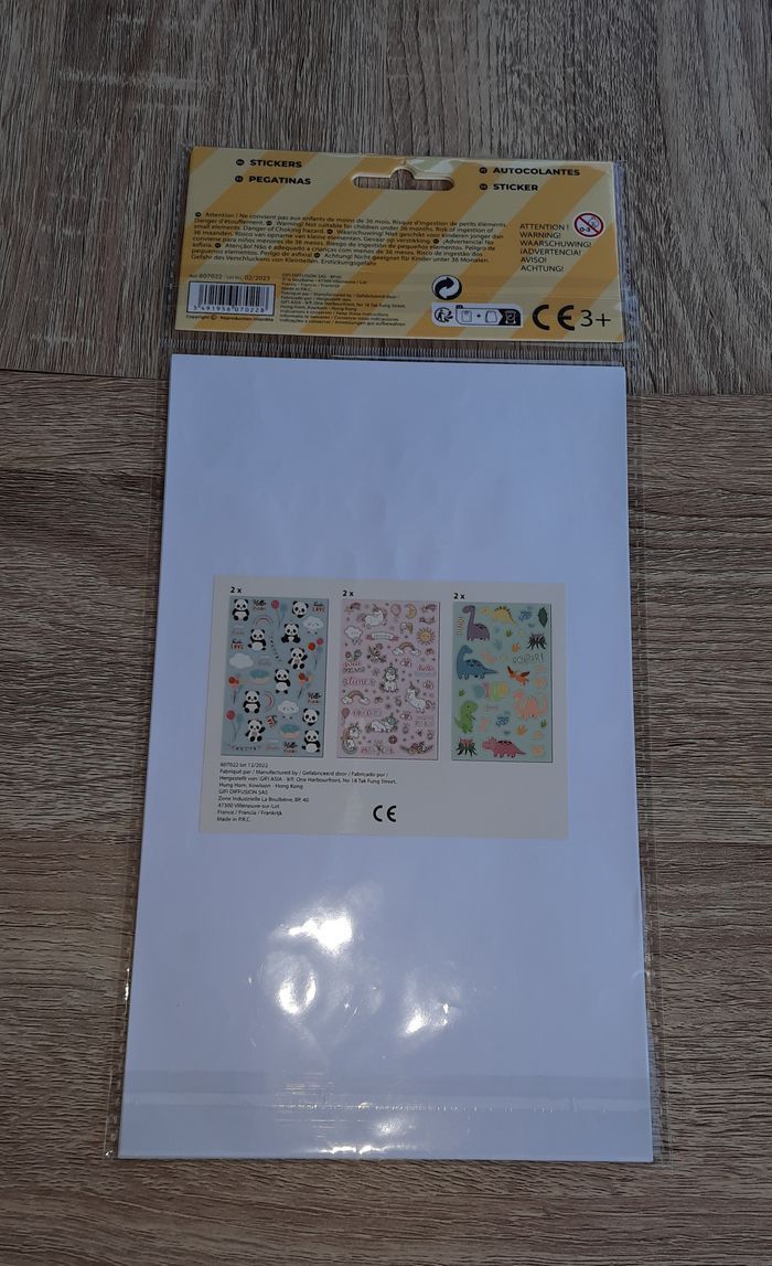 Plaquette neuve de stickers - photo numéro 2