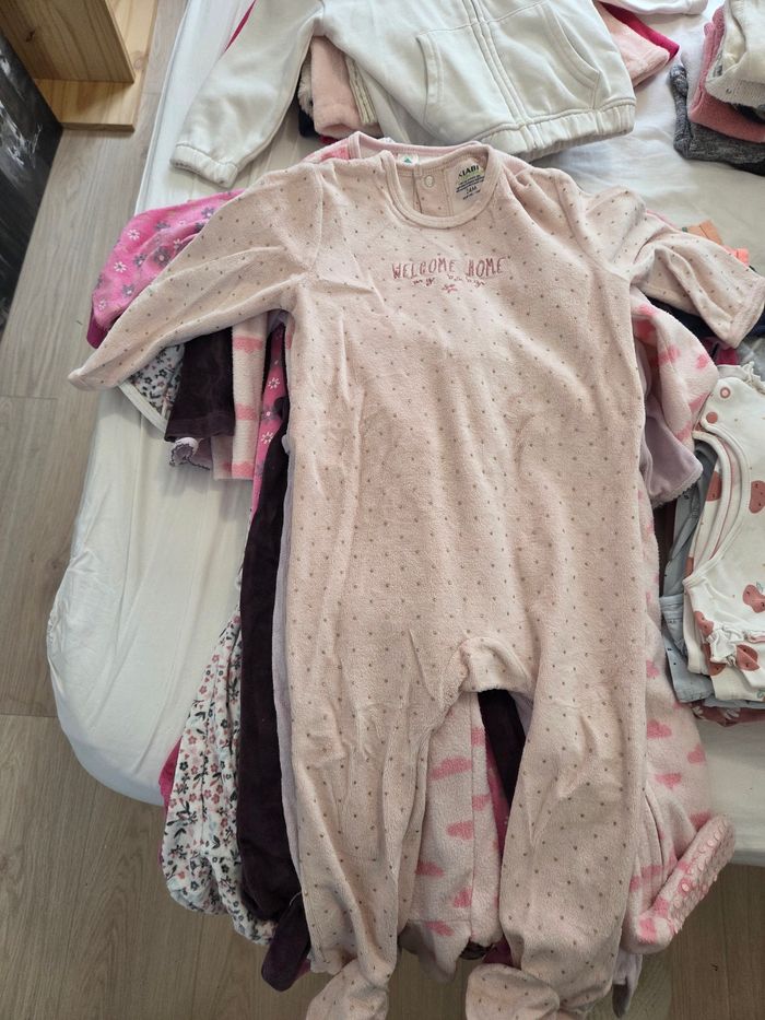 Lot vêtements 24 mois - photo numéro 2