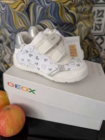 Chaussures fille. Taille 22. Neuf. Geox