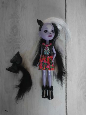 Poupee enchantimals mouffette