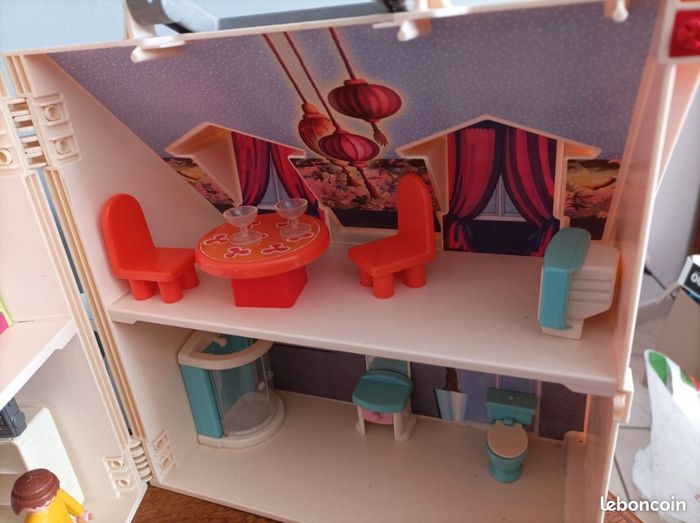 Maison playmobil avec personnages et mobilier - photo numéro 6