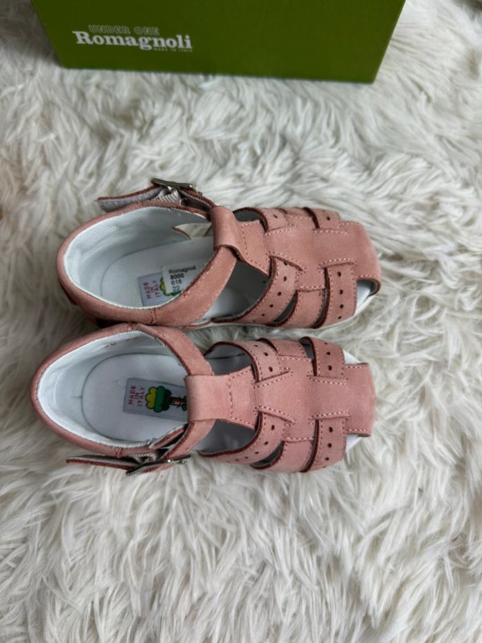 Paire de sandales rose Romagnoli taille 22 - photo numéro 3