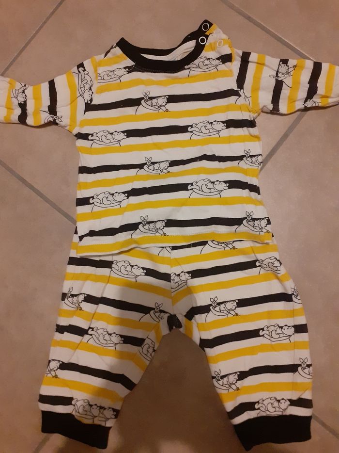 Ensemble winnie l'ourson 6 mois . Bonne état.