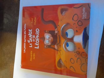2 livres "Le singe et le Léopard" " Le loup ne mangera pas les 7 cheveaux !"