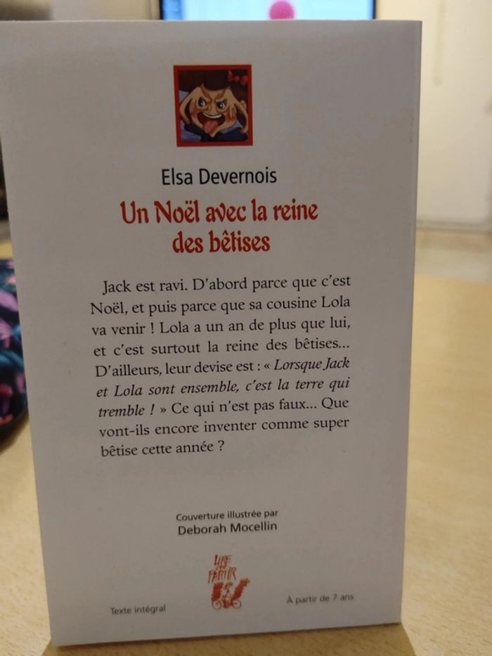 livre "Un Noël avec la reine des bêtises" - photo numéro 2
