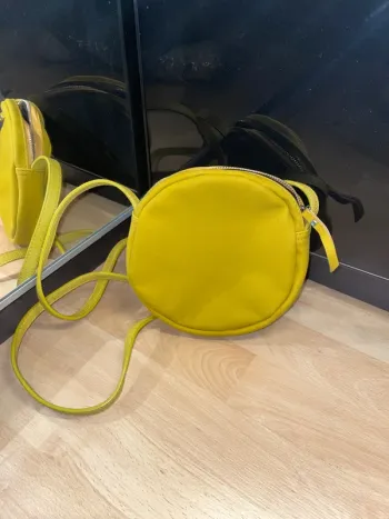 Petit sac rond moutarde Lefties