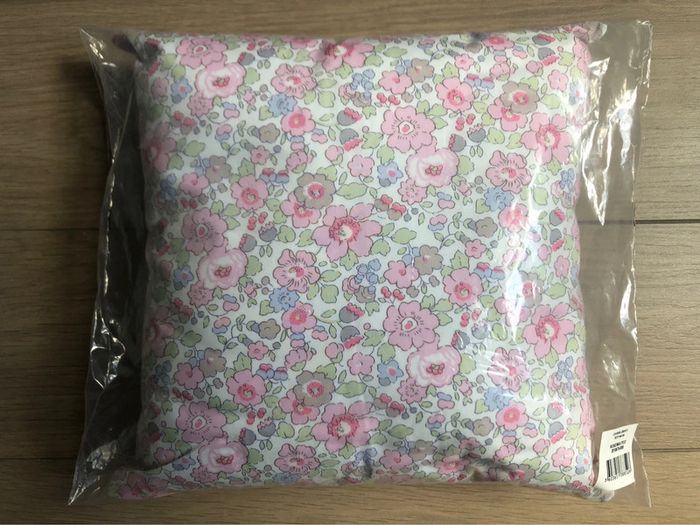 Coussin déhoussable 30x30 cm en Liberty Betsy dragée Jacadi TU