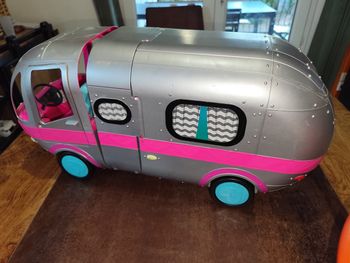 Camping car poupée lol