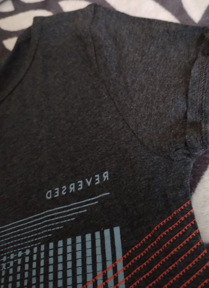 Tee-shirt gris avec motifs "Décathlon 10/11 ans neuf - photo numéro 4