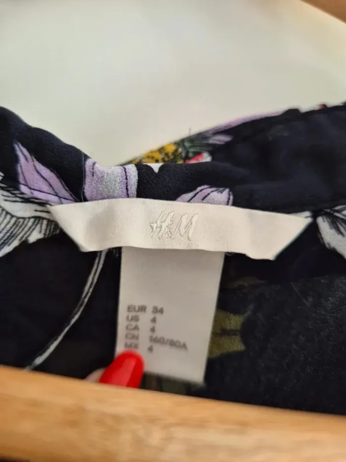Chemisier d'été sans manche fleuries
🌸 H&M Taille XS 34 - photo numéro 3