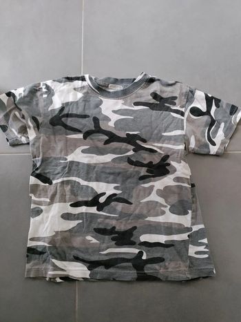Tee shirt taille 6 ans 1€