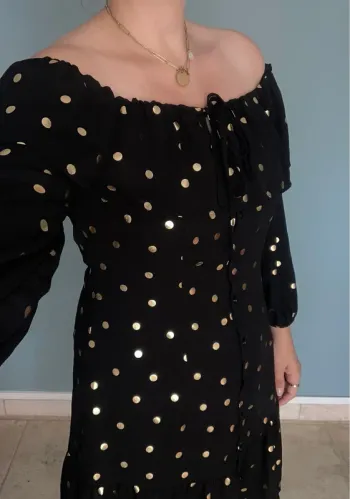 Robe Noire à Pois Dorés L