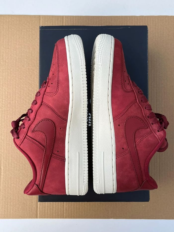 Basket Nike Air Force 1 PRM rouge bordeaux - photo numéro 6