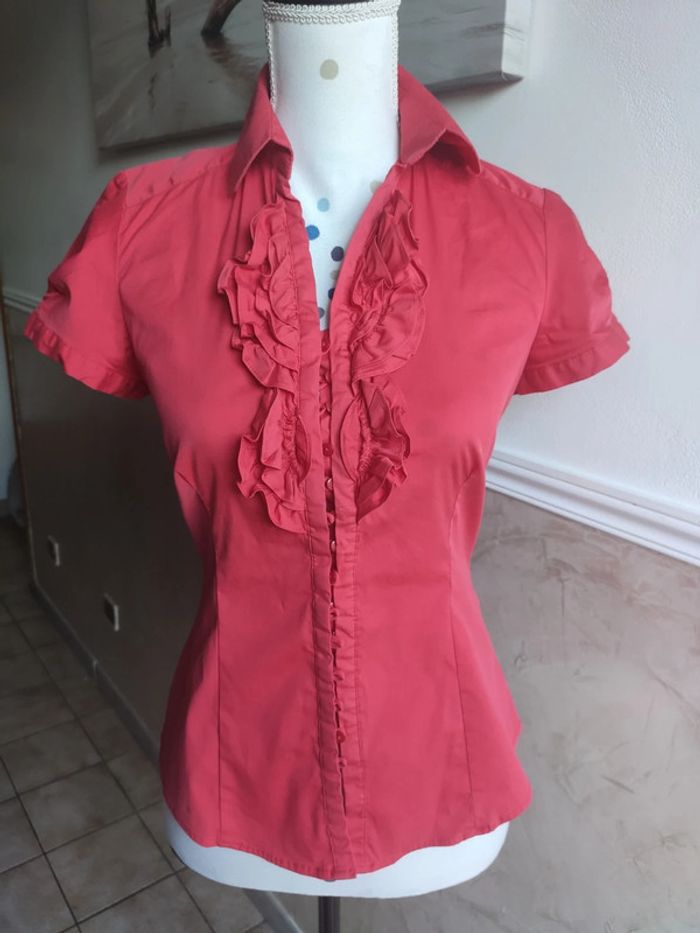 Très joli haut rouge corail