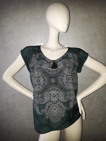 tee shirt vert foncé à motifs camaïeu taille 38
