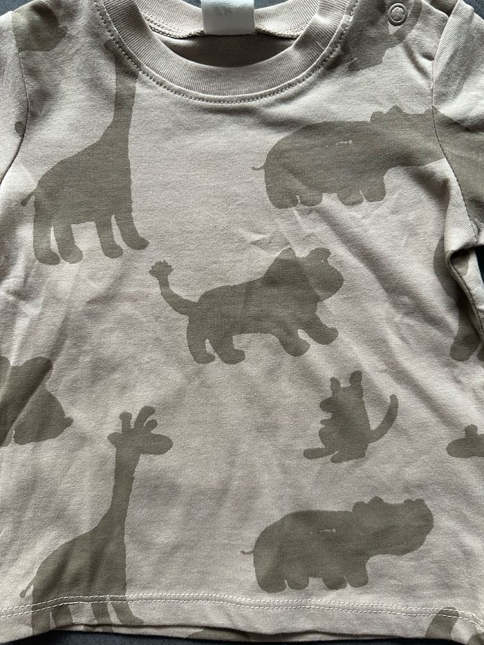 Tee-shirt beige et Animaux de la Savane Taille 68cm - photo numéro 2