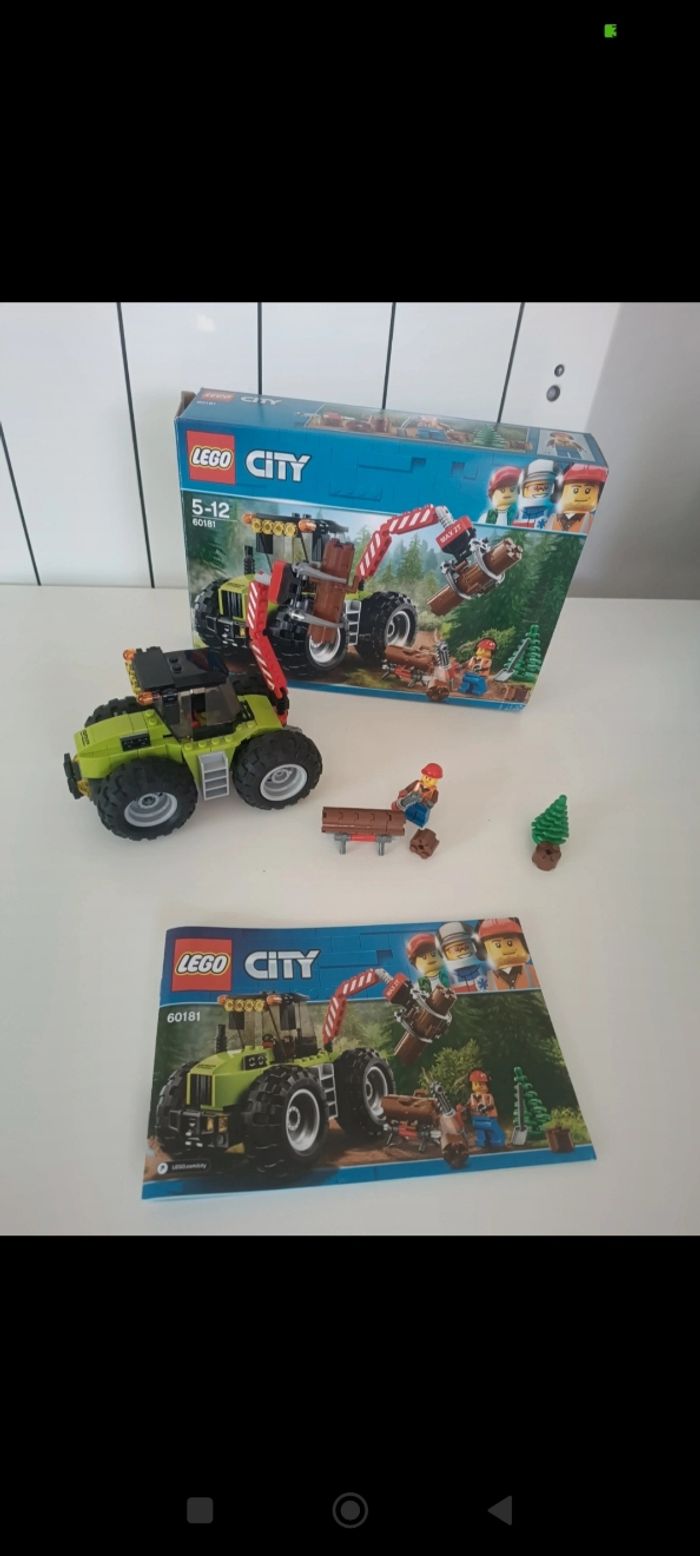 Lego City 60181
Le tracteur forestier 
Complet - photo numéro 2