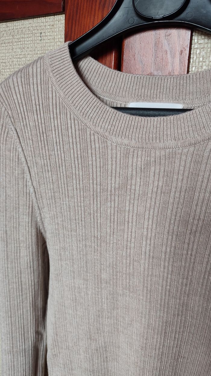 Pull moulant beige - photo numéro 7