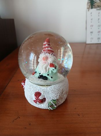 Boule à neige "Petit Lutin/ Gnome" sur socle