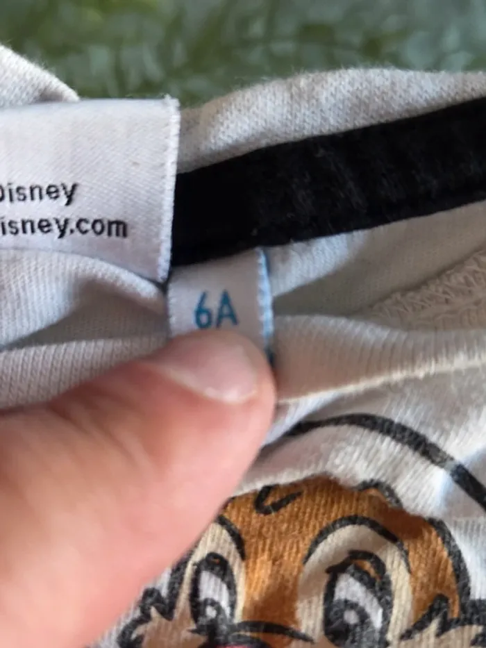 Tee shirt Disney taille 6ans - photo numéro 3
