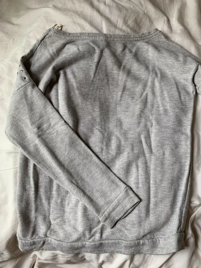 Sweat gris avec drapeau - photo numéro 5