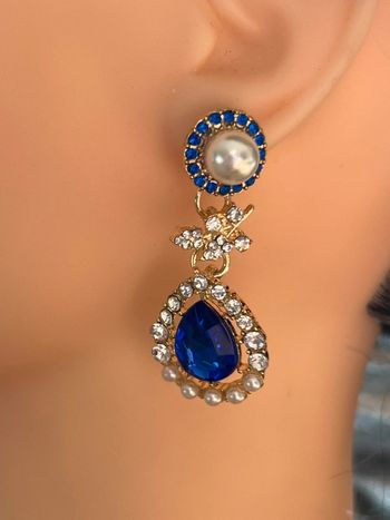 Boucles d’oreilles bleues strass