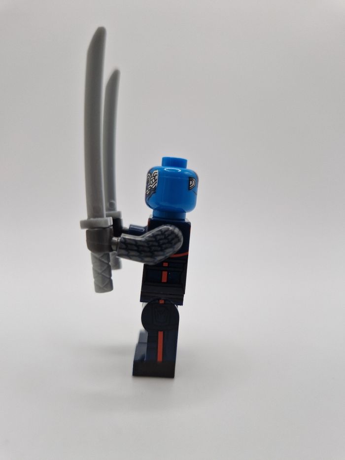 Figurine type lego Nebula les gardiens de la galaxie Marvel - photo numéro 2