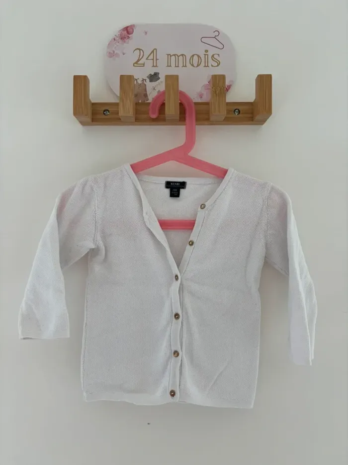 Gilet blanc Kiabi 24 mois fille – Très bon état, doux & élégant