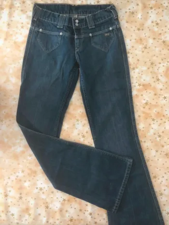 Jean Levi’s W28 L34