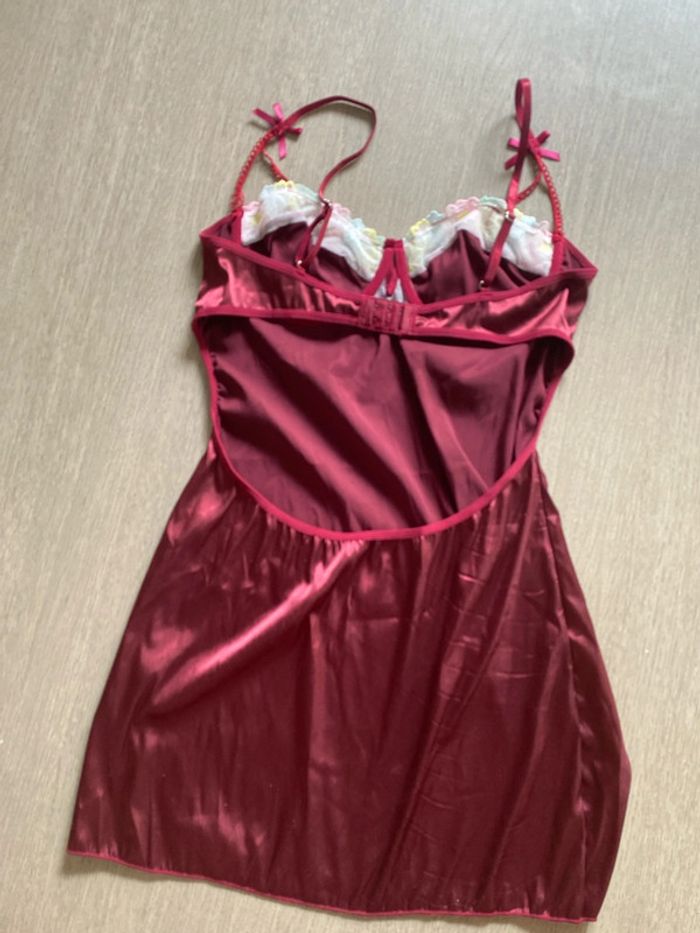 Nuisette rouge foncé taille xl mais taille petit - photo numéro 3