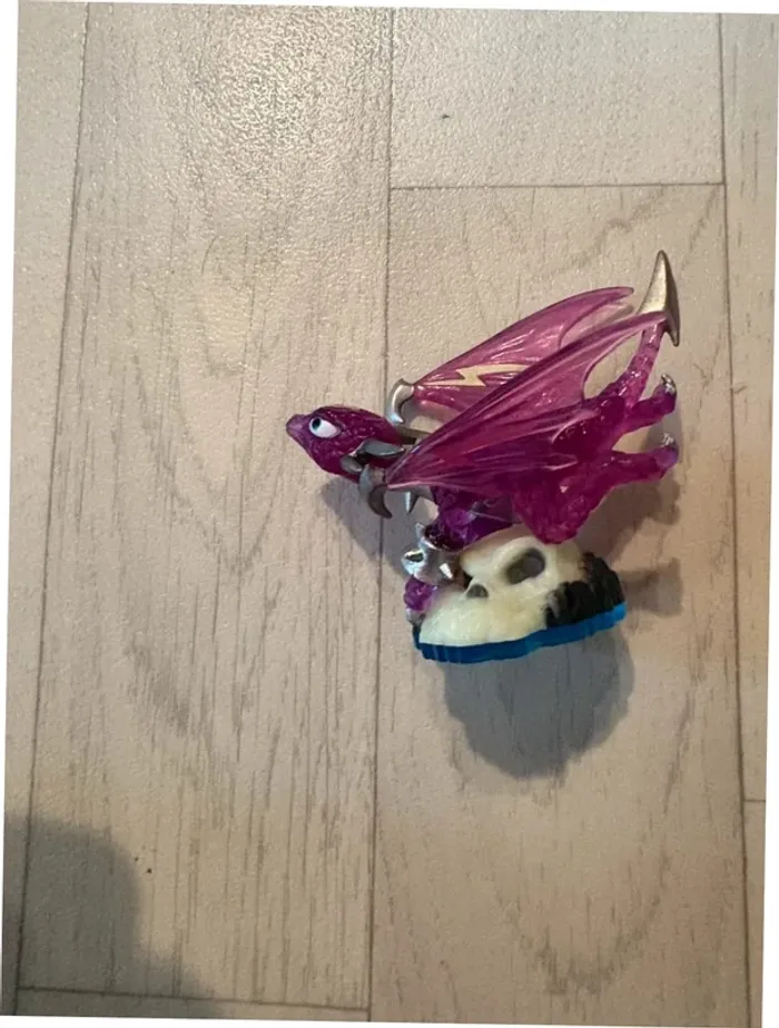 Figurine skylanders Phantom cynder très bon état - photo numéro 2
