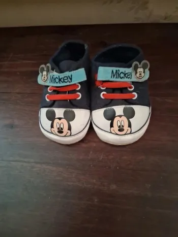Baskets Disney taille 20