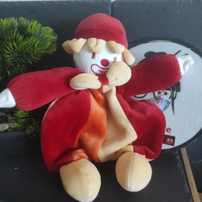 Doudou semi plat Clown rouge orange Sucre d'orge noeud papillon bonnet