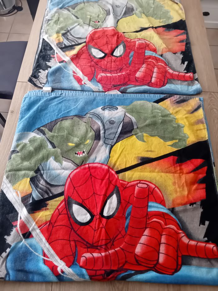 Lot 2 serviettes Spiderman - photo numéro 1