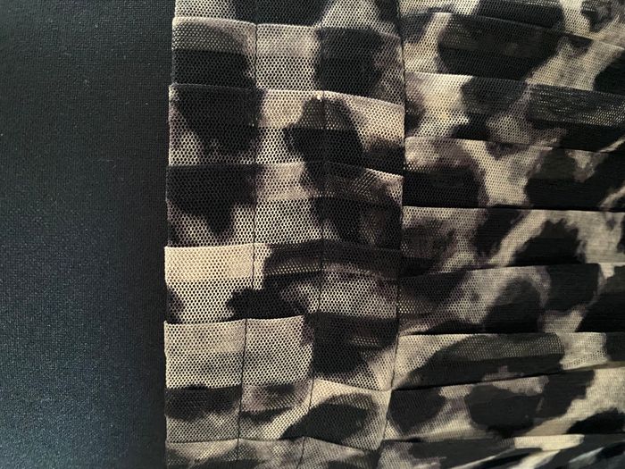 Jupe plissée léopard gris noir - photo numéro 3
