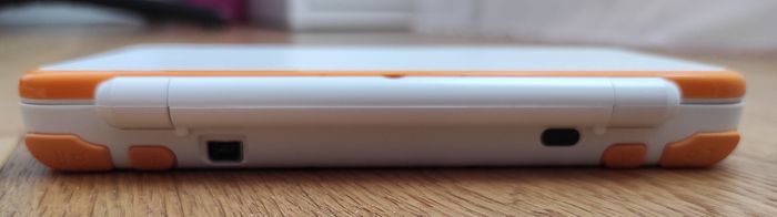 New Nintendo 2DS XL Blanc + Orange - photo numéro 4