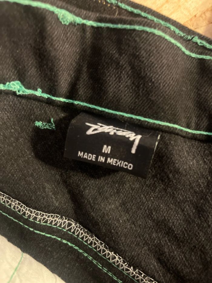 Short/Jort Stussy Black Embroidered Green Forest Big Logo Back – Taille M - photo numéro 7