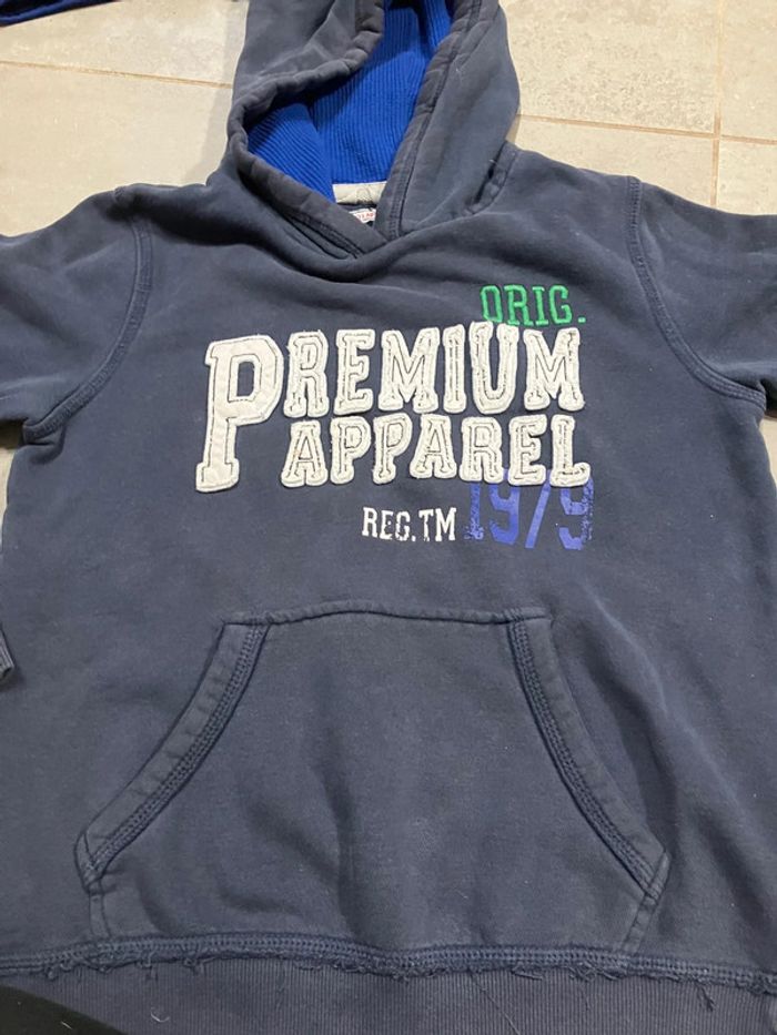 Lot 3 pulls très différents 10 ans - photo numéro 3