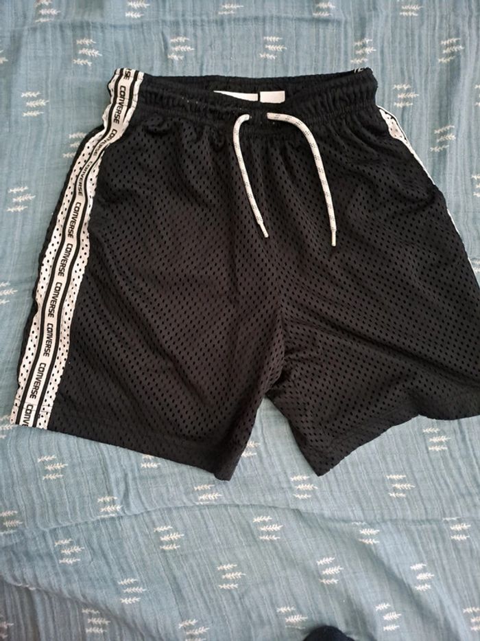 Short noir converse