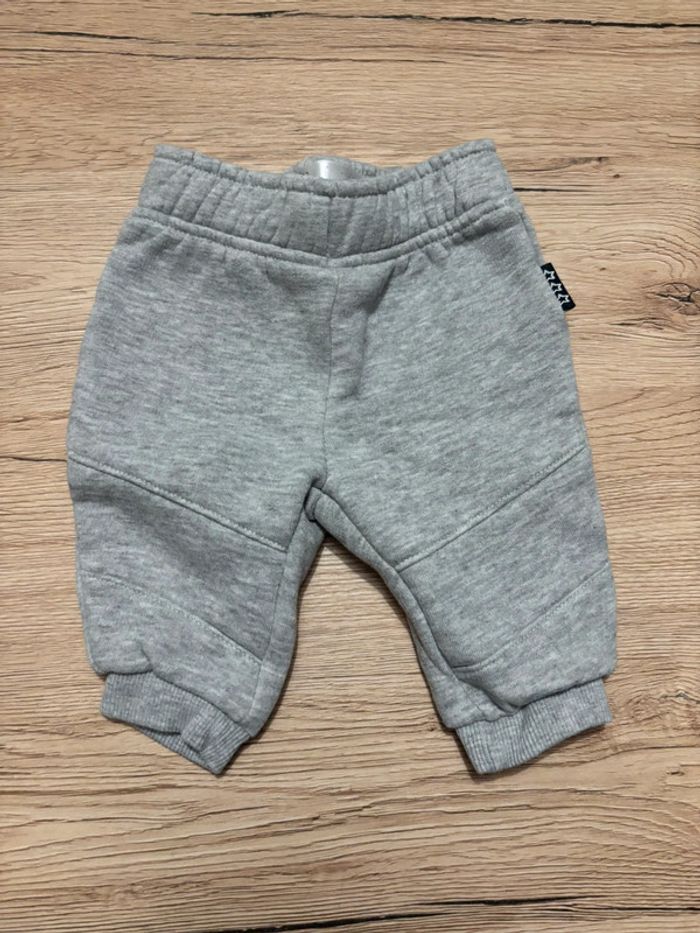 Lot 9 joggings 3 mois - photo numéro 4