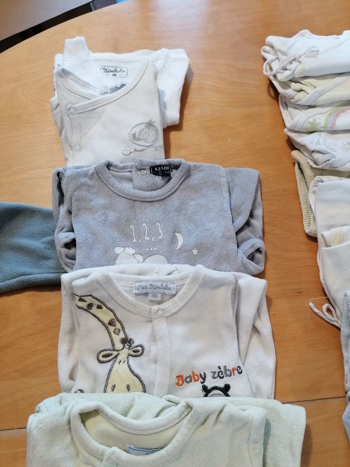 Gros Lot de vêtements garçon taille 1 mois - photo numéro 2