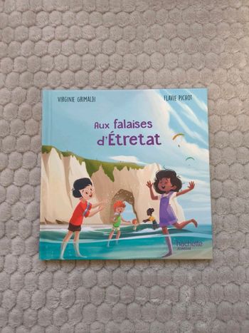 Livre - Aux falaises d'Étretat