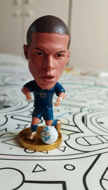 Petite figurine football neuve Kylian m'bappé équipe de France