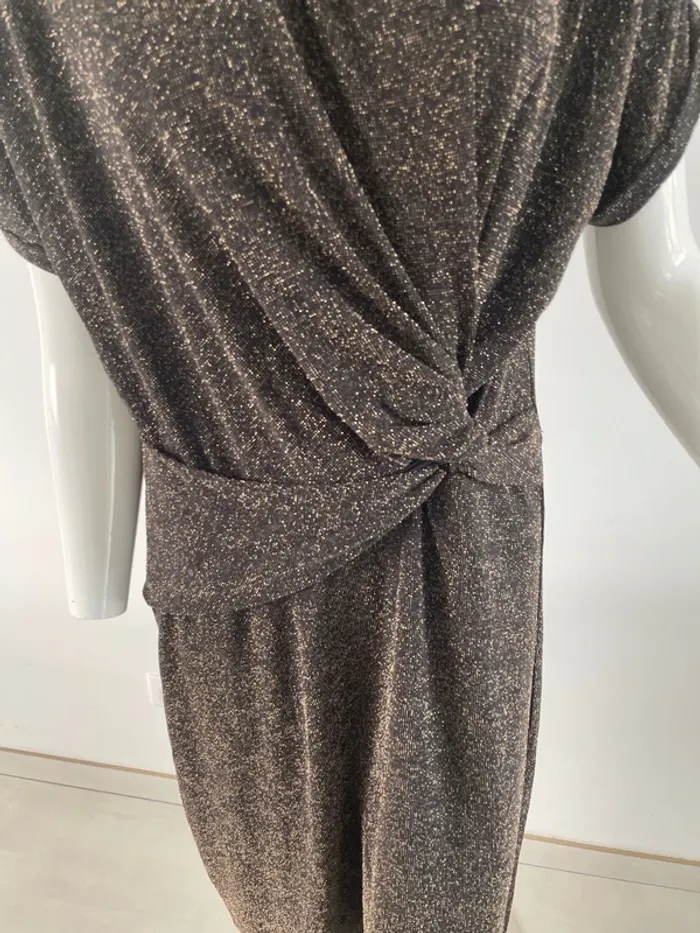 Robe noire et or - photo numéro 3