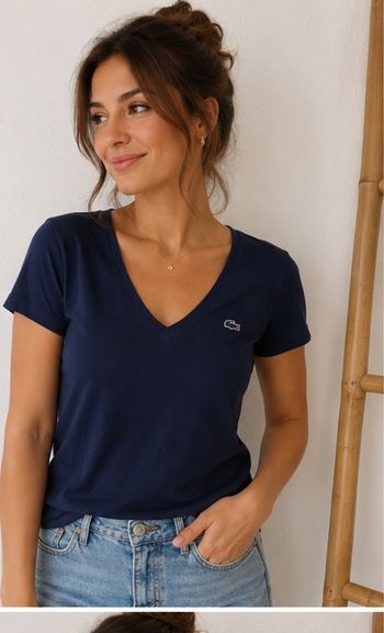 T-shirt col V bleu marine Lacoste taille 34