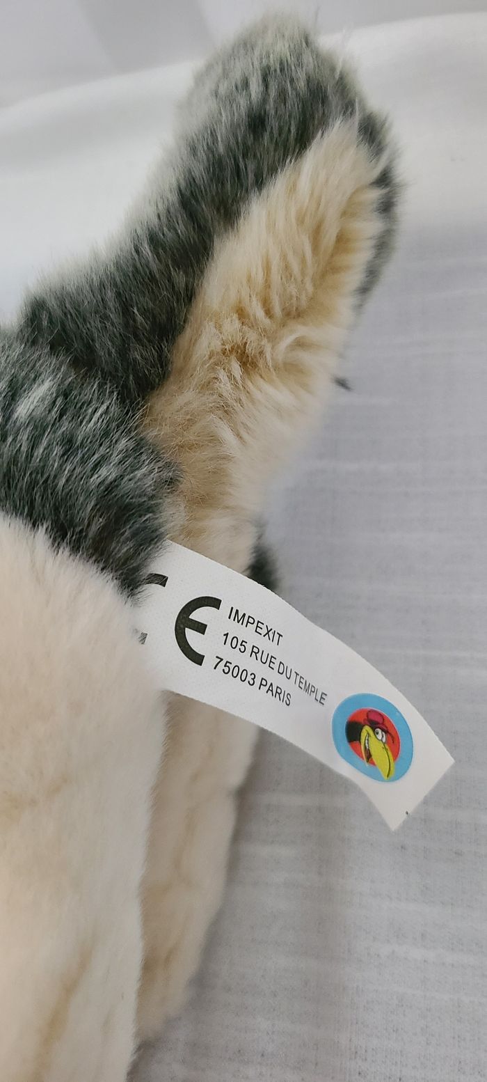 Loup assis , loup en peluche - photo numéro 2