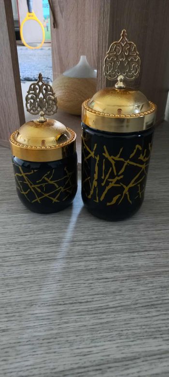 2 pots à épices ou autres  noir et dore